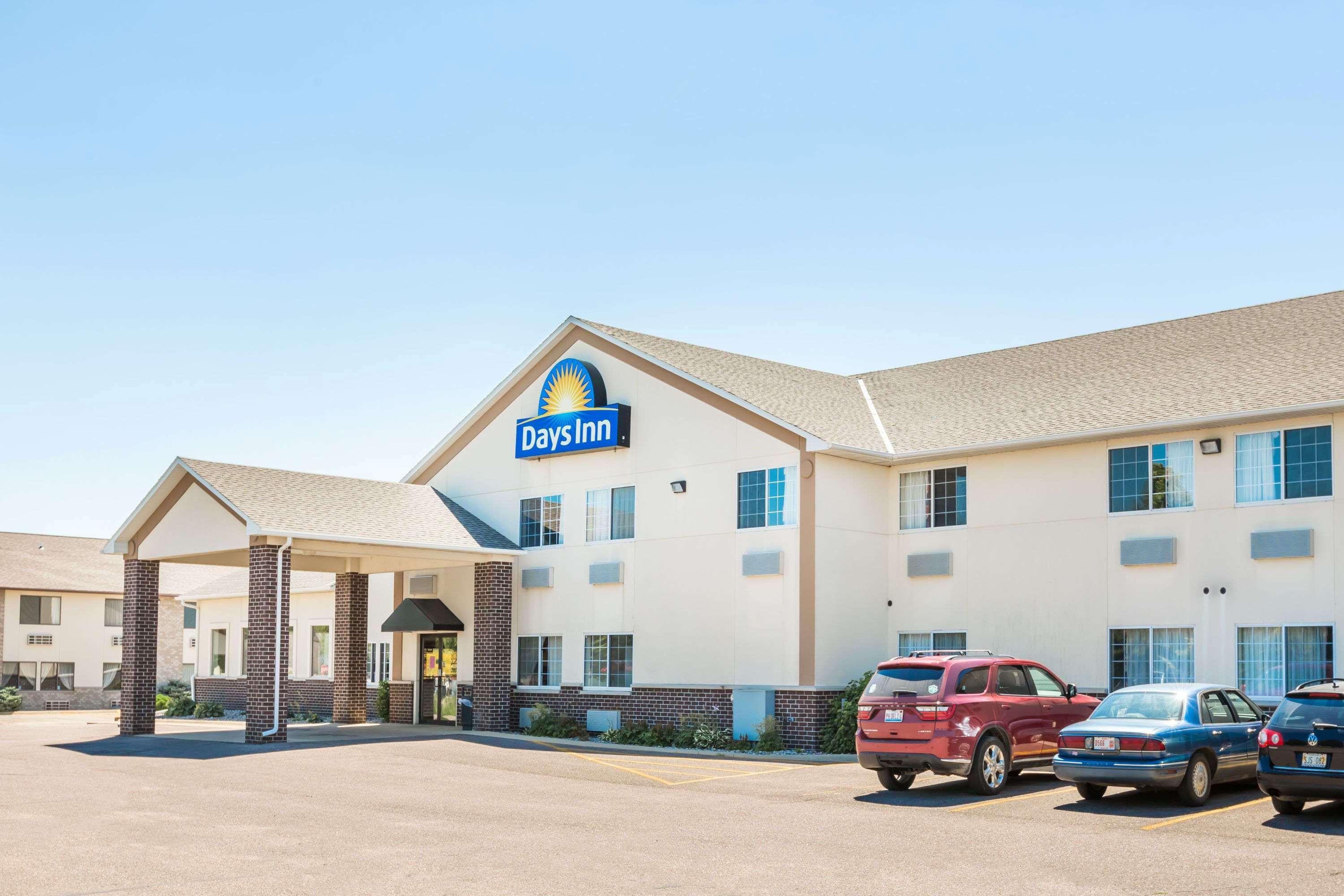 Reston Inn & Suites Spencer Exterior foto
